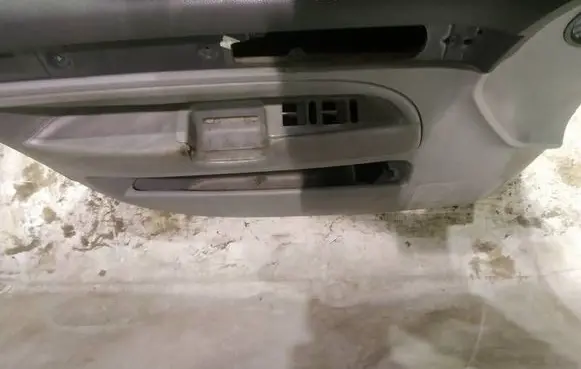 Volkswagen Touareg I Front door card panel trim