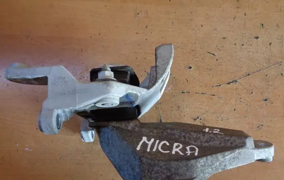 Nissan Micra Engine mount bracket