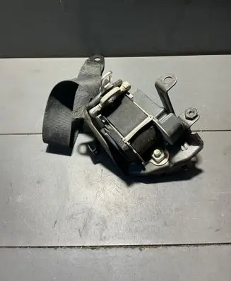 Rear seatbelt