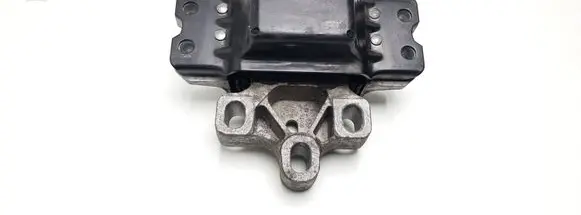 Volkswagen PASSAT B6 Engine mount bracket 3C0199555 3C0199555AA