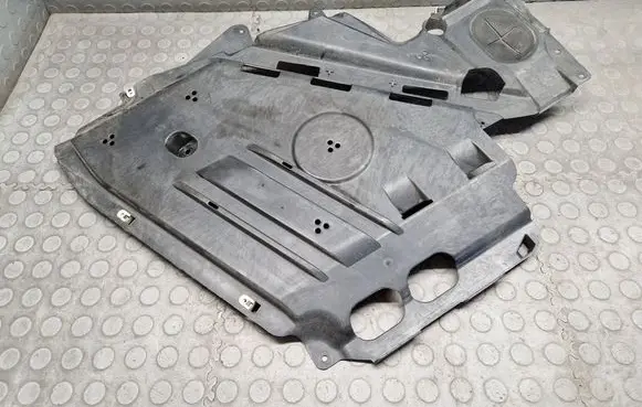 Rear underbody cover/under tray