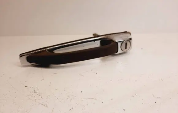 Mercedes-Benz W123 Front door exterior handle