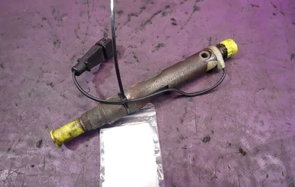 Audi A4 S4 B5 8D Fuel injector 