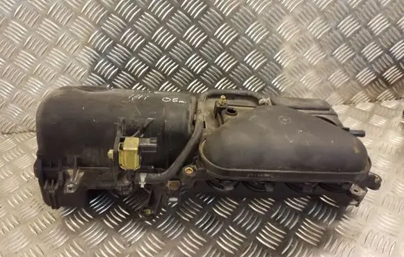 Nissan Note (E11) Air filter box 22110641