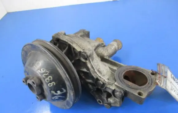 Volkswagen Golf III Water pump