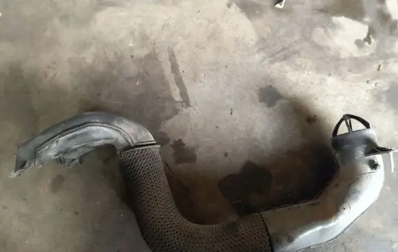 Ford Focus Air intake hose/pipe 98AB9E635