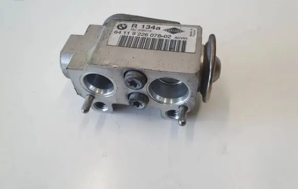 BMW 1 E82 E88 Air conditioning (A/C) expansion valve 9226078 328513 R134A