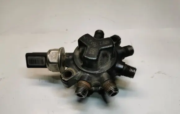 Renault Megane II Fuel distributor R9144Z010D 55PP0202