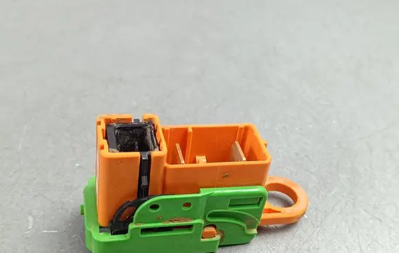 Honda CR-V Battery relay fuse