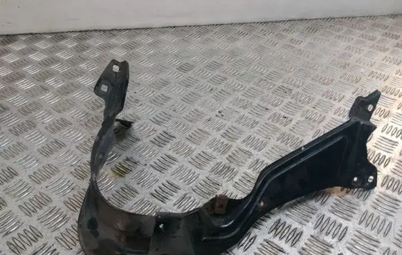 Mercedes-Benz C W203 Headlight/headlamp mounting bracket