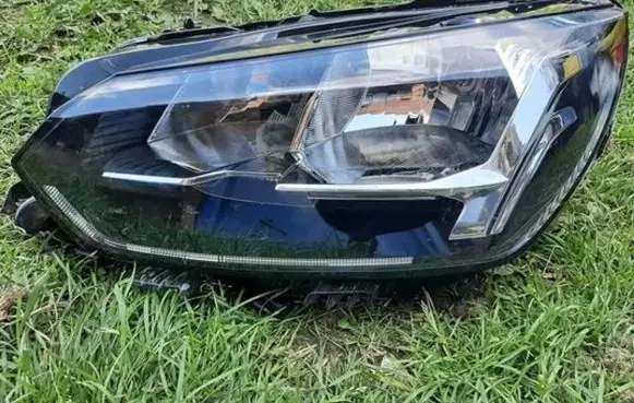 Peugeot 208 Headlight/headlamp