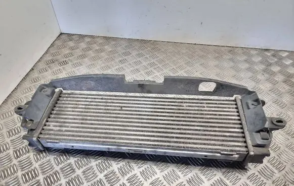 Opel Vivaro Intercooler radiator 8200411160C 988650BB IA1422