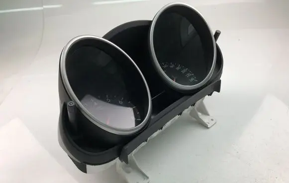 Speedometer (instrument cluster)