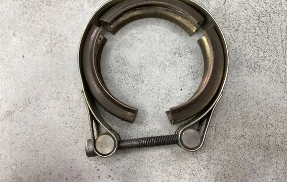 Volkswagen PASSAT B6 Muffler pipe connector clamp 