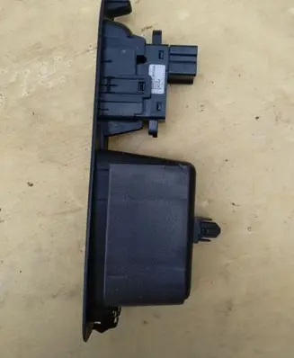 Nissan Qashqai Electric window control switch 52411BR00A 82951JD000