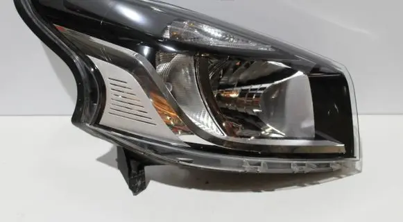 Renault Trafic III (X82) Headlight/headlamp 260108047R