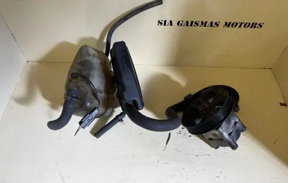 Volvo V70 Power steering fluid tank/reservoir 8649720
