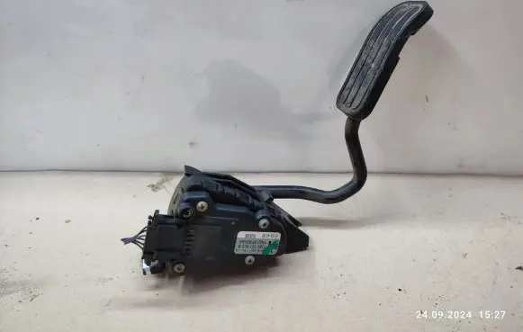 Volkswagen Sharan Accelerator throttle pedal 7M3721603B