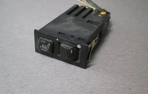BMW 7 E38 Seat heating switch 61318352259 459500 03055000