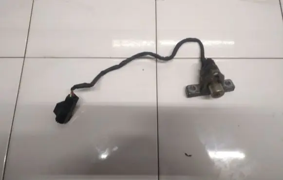 Volvo V70 Crankshaft position sensor 1275599 0296000650