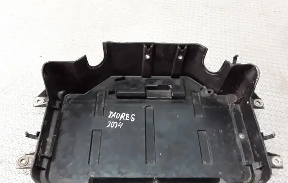Volkswagen Touareg I Battery box tray 7L6915333