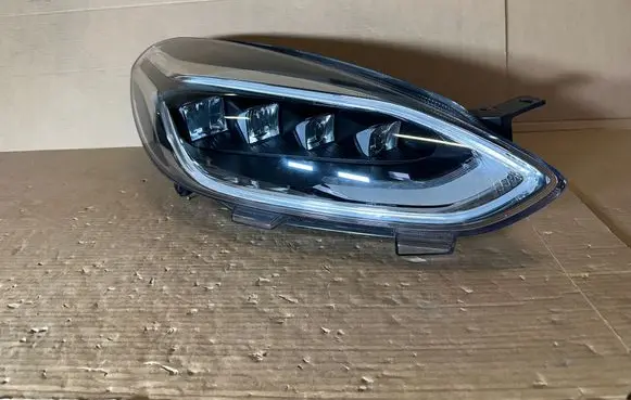 Ford Fiesta Headlight/headlamp H1BB13E014AE