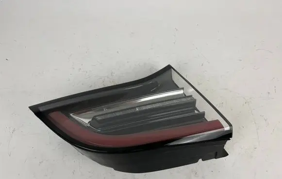 Tesla Model 3 Tailgate rear/tail lights 1077401 1077403