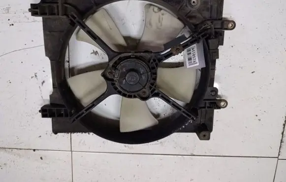 Honda FR-V Radiator cooling fan shroud 
