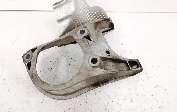 Engine mounting bracket
