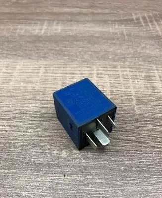BMW 3 E36 Other relay 8364690 72KB303