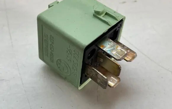 BMW 5 E39 Other relay 61368373700 8373700