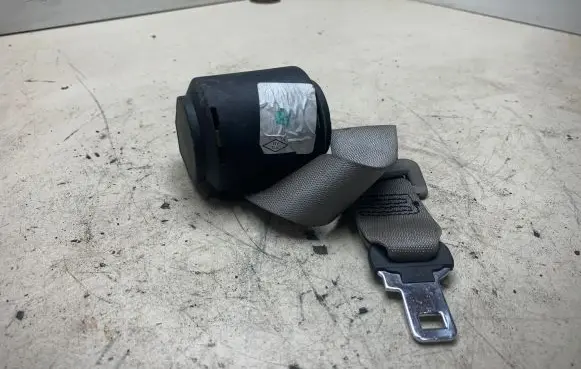 Renault Laguna II Middle seatbelt (rear) 040051