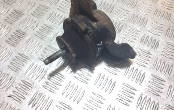 Engine mount bracket