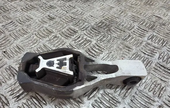 Engine mount bracket