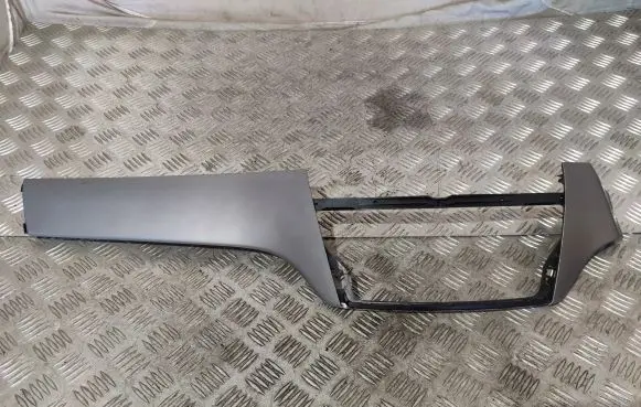 Dashboard glove box trim