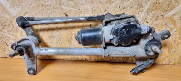 Honda Accord Front wiper linkage and motor 32201