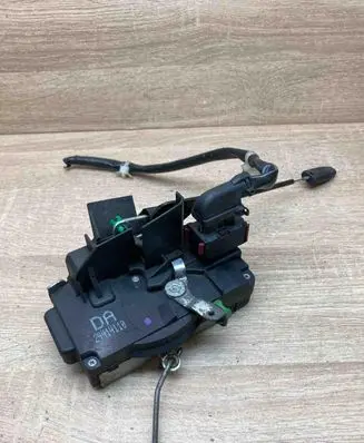 Opel Vectra B Front door lock 24414110 WithPlug