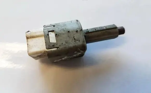 Toyota RAV 4 (XA30) Brake pedal sensor switch