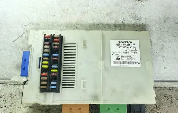 Volvo V70 Fuse module 30765624AE 7G9T14C256FA