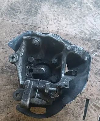 BMW 5 E39 Front wheel hub spindle knuckle