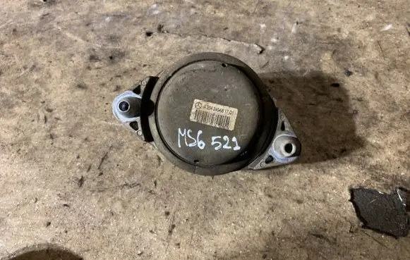 Mercedes-Benz CLS C218 X218 Engine mount bracket A2042405817