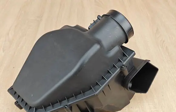 BMW 5 G30 G31 G38 Air filter box 8620945