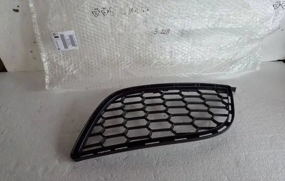 Alfa Romeo Giulietta Front bumper lower grill 156085893 156090415 68122351AA