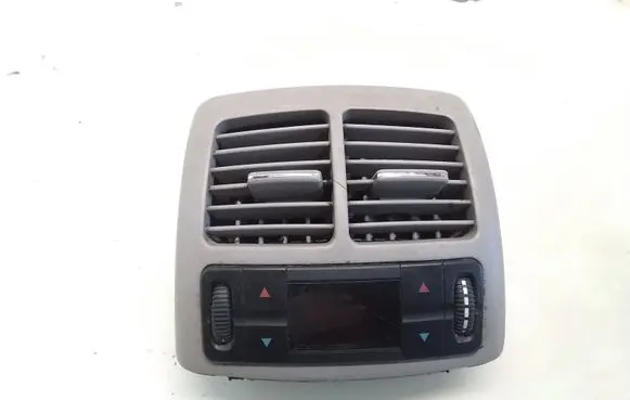 Rear air vent grill
