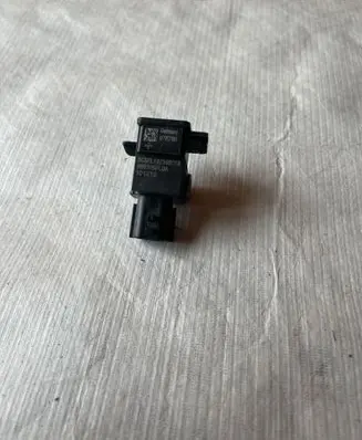 Renault Zoe Airbag deployment crash/impact sensor 976780 988305FL0A 101219
