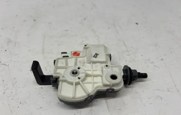 Toyota RAV 4 (XA50) Fuel tank cap lock motor 