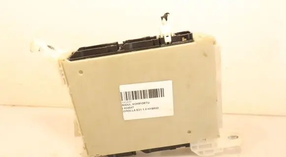 Toyota Corolla E210 E21 Central body control module MB238100-8950