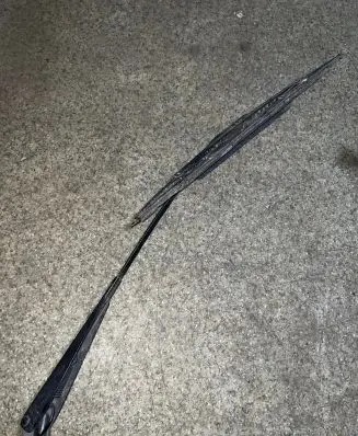BMW 5 E28 Front wiper blade arm 191766