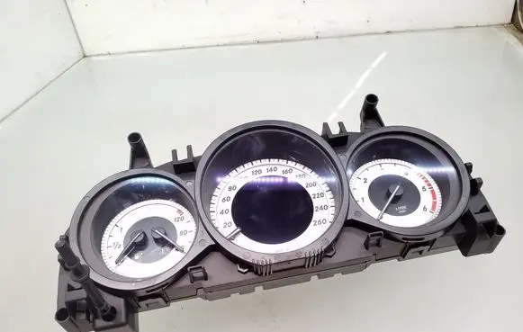 Mercedes-Benz C W204 Speedometer (instrument cluster) A2049004609