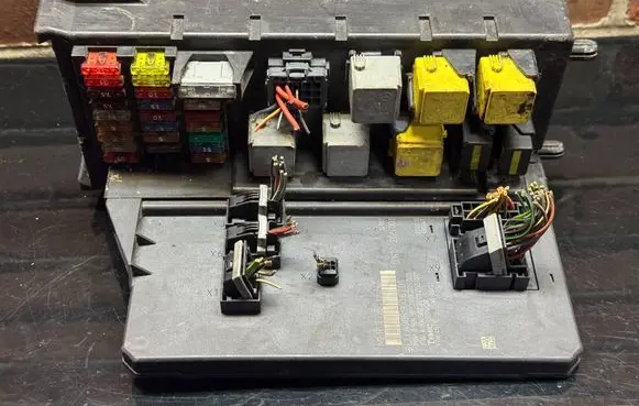Mercedes-Benz Sprinter W906 SAM control unit A9069006701